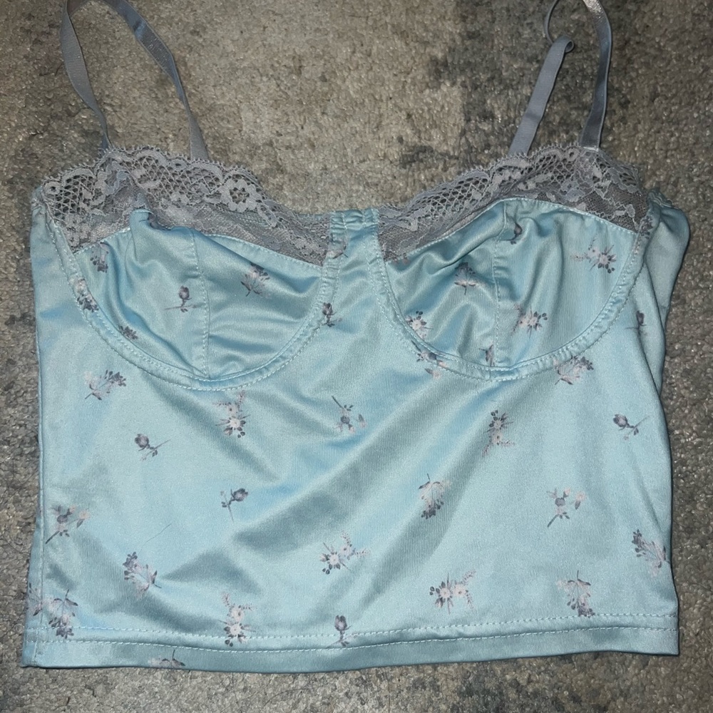blue floral crop top with lace 💙